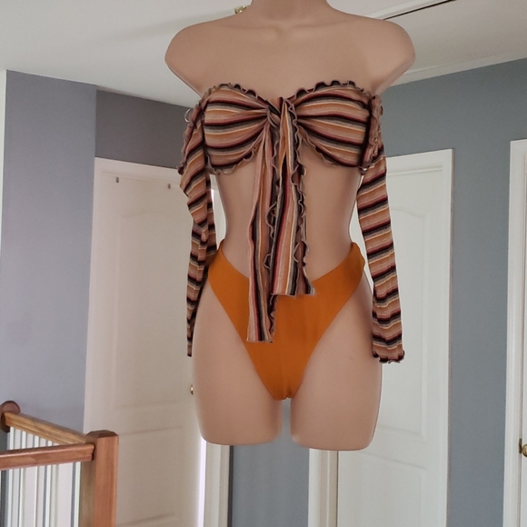 Tops - Striped cropped top/w bottoms